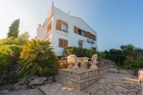 Breizas Villas: Relaxing Escape with Pool and View - Image 3