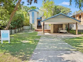 Flipper Beach House by Discover Stradbroke | 3 bedroom, 1 bathroom, big yard for cricket :) - Image 2