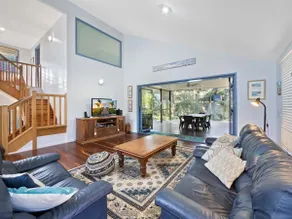 Flipper Beach House by Discover Stradbroke | 3 bedroom, 1 bathroom, big yard for cricket :) - Image 4