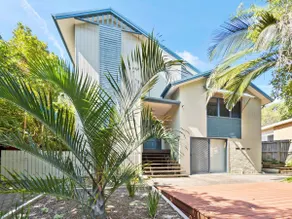 Flipper Beach House by Discover Stradbroke | 3 bedroom, 1 bathroom, big yard for cricket :) - Image 3