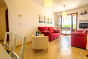 HEN001Stunning Garden Apartment - Image 3