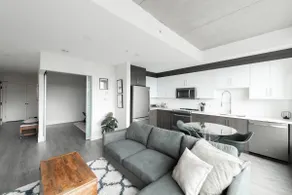 Downtown - Bright, Open Space with Large Windows - Image 4