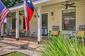Beautiful Hill Country Cottage - Walk to Downtown! - Image 2