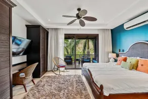 Hillside: Terrace, Pool, Concierge & Beach Access - Image 3