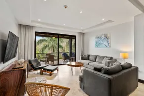 Hillside: Terrace, Pool, Concierge & Beach Access - Image 2