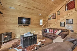Peaceful Family Cabin on 10 Acres w/ Game Room! - Image 2