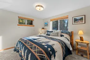 Cozy Couples Cabin |Hot Tub +King Bed + 25 min to Leavenworth - Image 5