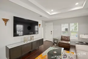 Walk to UT and E 6th in Fully Equipped ATX House - Image 3