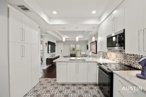 Walk to UT and E 6th in Fully Equipped ATX House - Image 2