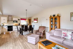 Kingfisher Lodge with sensational loch views - Image 2