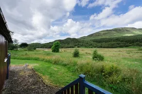 Lapwing Lodge with loch and mountain view - Image 5