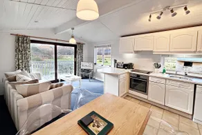 Lapwing Lodge with loch and mountain view - Image 2