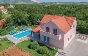 Villa con barbecue, idromassaggio e piscina privata | Vista sulla montagna - Image 4