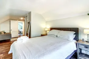 The Maproom Room | 10 Mins to Cleveland Clinic, UH - Image 4
