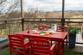 Stylish Getaway Close to Downtown: Rooftop Deck - Image 4