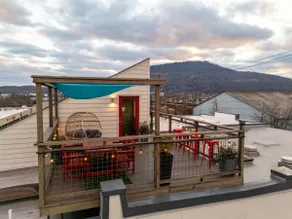 Stylish Getaway Close to Downtown: Rooftop Deck - Image 5