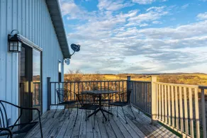 Minutes to Galena.  Bird Cottage @ Sorriso Vineyard Galena Illinois - Image 5