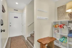 Relaxing townhouse with beautiful ocean views and just steps to the beach! - Image 4