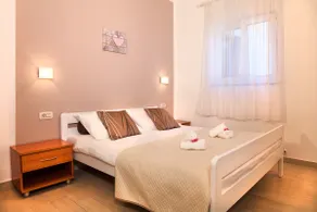Deluxe Two Bedroom Apartment with Terrace and Sea View - Image 5
