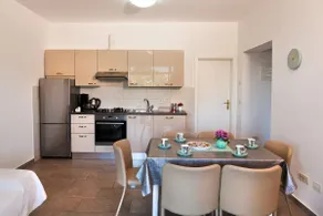 Deluxe Two Bedroom Apartment with Terrace and Sea View - Image 3