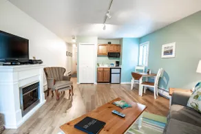 201 Pointes North Inn - Image 2