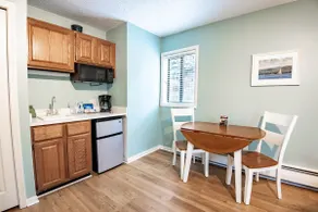 201 Pointes North Inn - Image 3