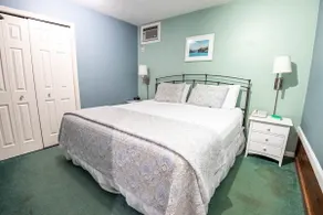 201 Pointes North Inn - Image 5