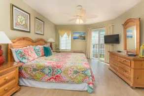 Spacious Oceanfront Condominium - Image 4