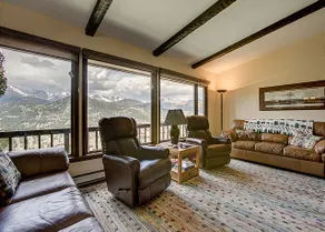8 sovepladser, 3 soveværelser, 3 badeværelser. Ingen kæledyr tilladt.<br><br>Utroligt Mountain Views! - Image 5