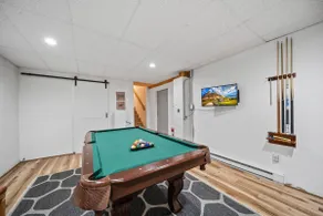 Mountain cottage near outdoor activities - Image 4