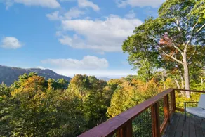 Mountain cottage near outdoor activities - Image 5