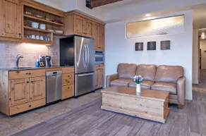 1BR Luxury Suite - Image 5