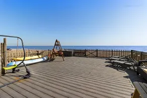 Idyllic Seaside Stay with Stunning Views - Image 4