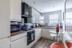 Windsor Town Centre Victorian townhouse sleeps 6 - Image 2