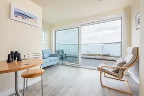 Cellardyke 3-Bed House Sleeps 6 with Sea Terrace - Image 2