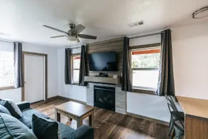 View Crest One Bedroom King Cottage With Fireplace - Image 5