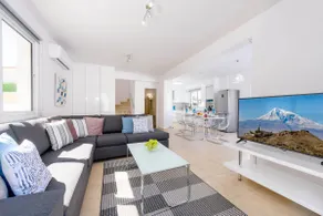 Denne godt nuværende 3 værelses villa er ideel til familier eller en gruppe af venner - Image 4