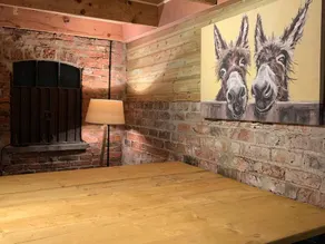 The Carriage House. 8 Bedrooms. Sleeps 24. - Image 3