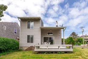 Gaea House: Cozy Seaside Beach Escape - Image 5