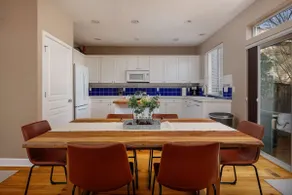 Spacious, Patio, Near Intel and Nike, Walk to MAX - Image 4
