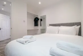 Abbey House Apartment A - Image 5
