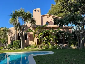 R84 Villa with Pool and Tennis Court - Image 5