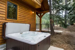 Spacious Luxury Cabin w/Hot Tub Private Lake- Bend - Image 4