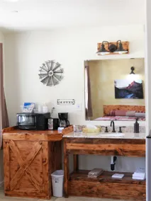 Hurricane Hideaway Lodging Room #4 - Image 5