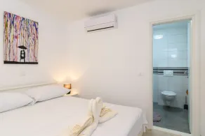 A-16762-a Two bedroom apartment with hot tub by - Image 4