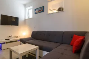 A-16762-a Two bedroom apartment with hot tub by - Image 2