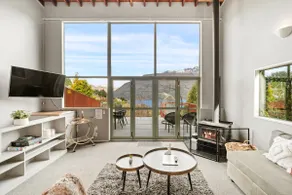 Mountain, lake, sun and this sensational home - Image 2