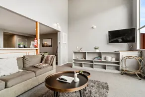 Mountain, lake, sun and this sensational home - Image 4