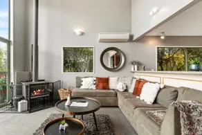 Mountain, lake, sun and this sensational home - Image 3