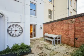 Host & Stay - The Courtyard Retreat - Image 5